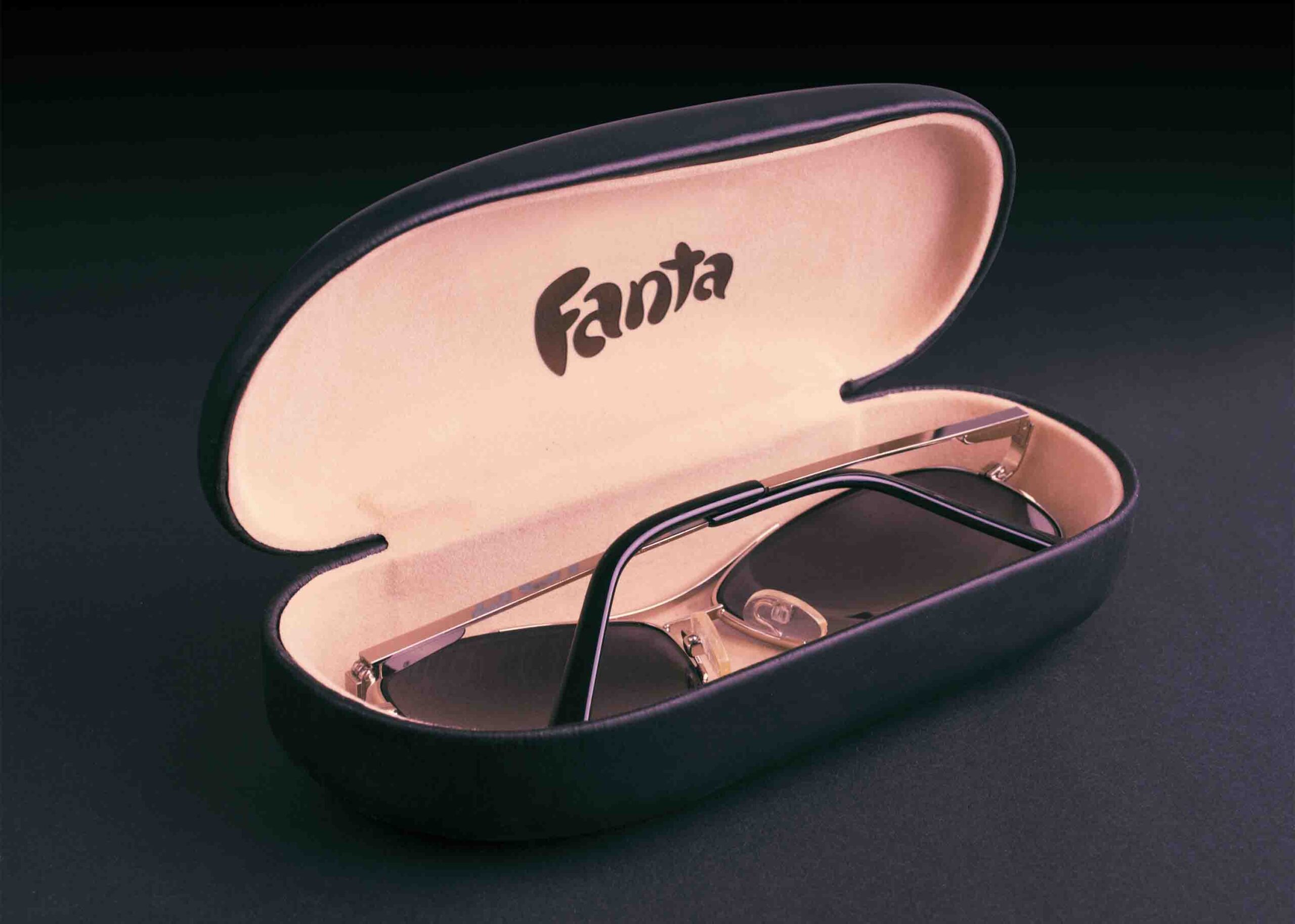 Free Raybay Glasses Box Logo Mockup PSD